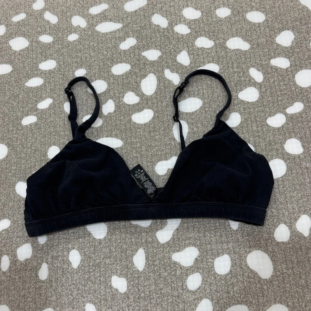 SKIMS fits everybody triangle bralette onyx adjustable straps vneck - Picture 2 of 8